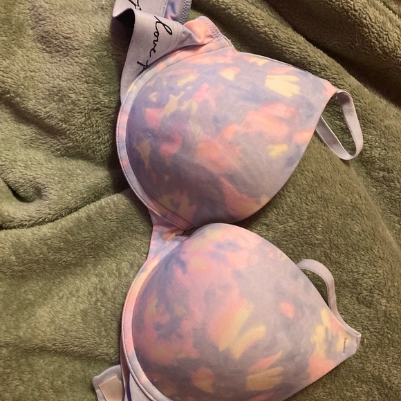 Pink bras - Picture 3 of 7